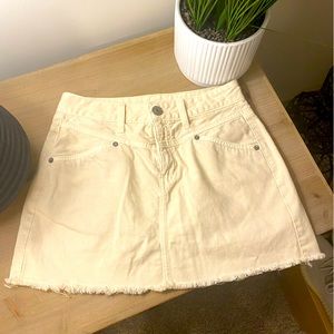 American eagle crème mini skirt
